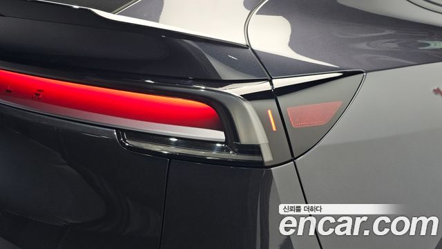 Tesla Model Y 2026 — photo 9