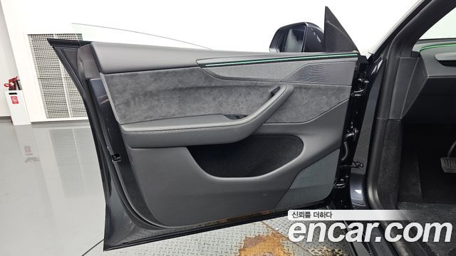 Tesla Model Y 2026 — photo 14