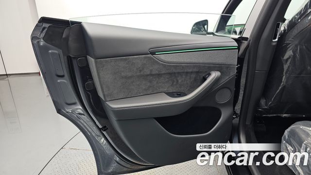 Tesla Model Y 2026 — photo 15