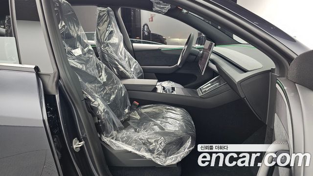 Tesla Model Y 2026 — photo 16