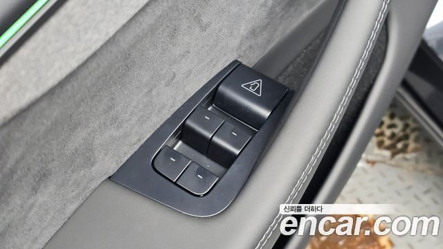 Tesla Model Y 2026 — photo 32