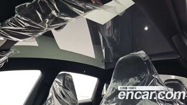 Tesla Model Y 2026 — photo 35