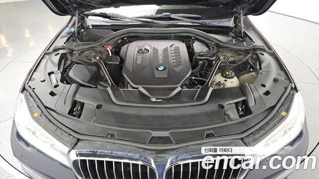 BMW 7-Series 2018 — photo 6