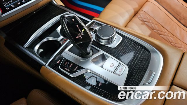 BMW 7-Series 2018 — photo 9