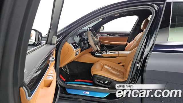 BMW 7-Series 2018 — photo 10