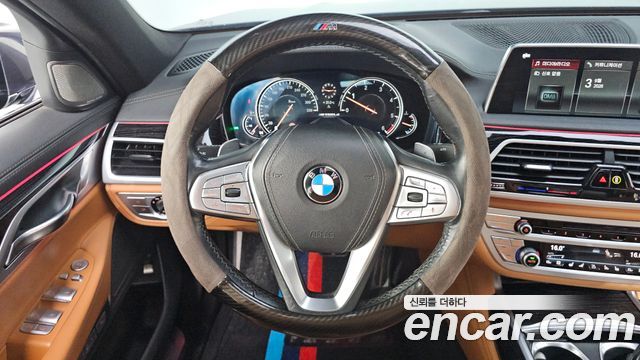 BMW 7-Series 2018 — photo 11