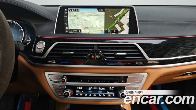 BMW 7-Series 2018 — photo 12