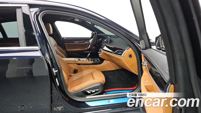BMW 7-Series 2018 — photo 17