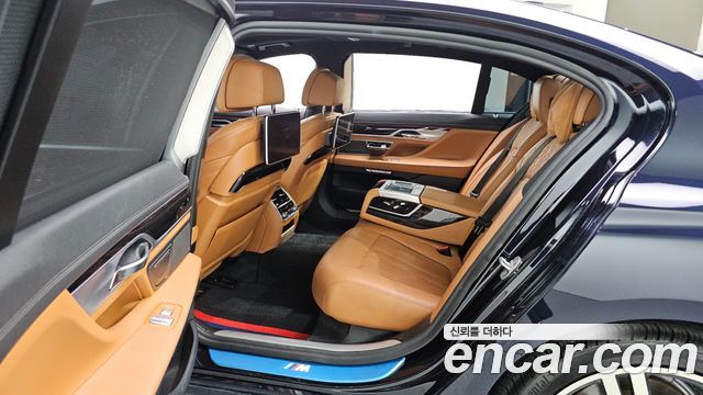 BMW 7-Series 2018 — photo 19