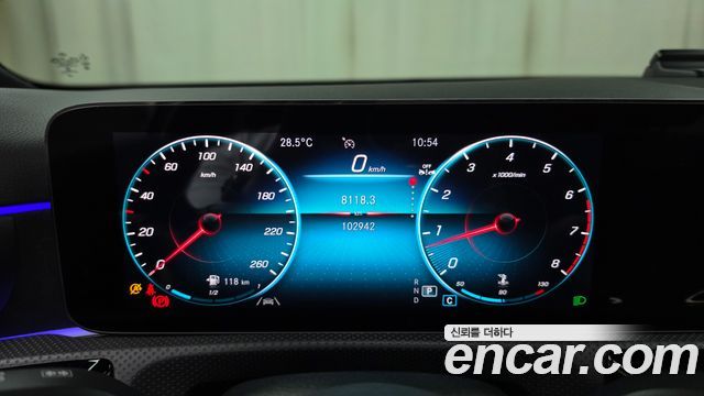 Mercedes-Benz A-Class 2022 — photo 11