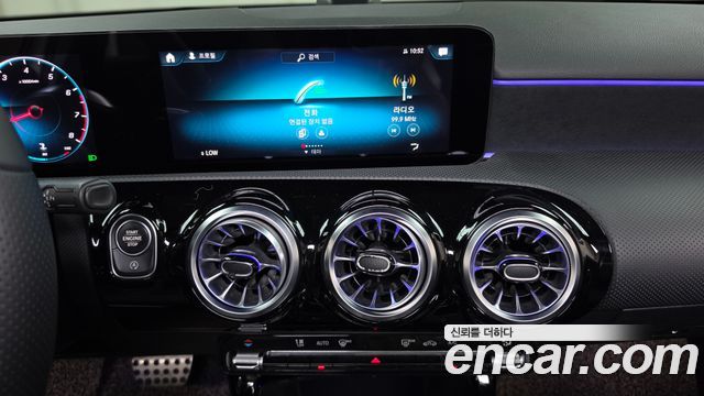 Mercedes-Benz A-Class 2022 — photo 20