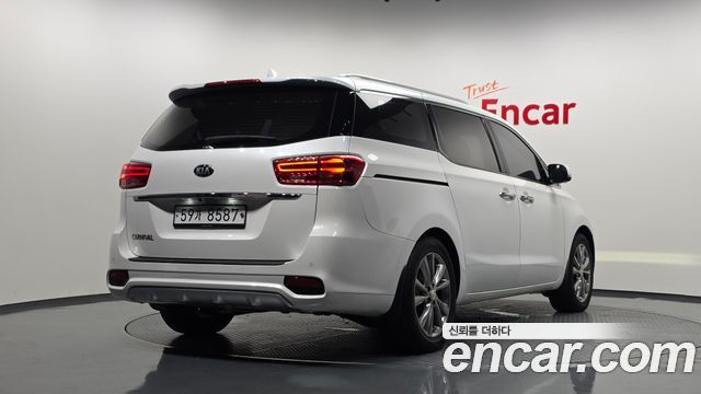 Kia Canival 2019 — photo 2