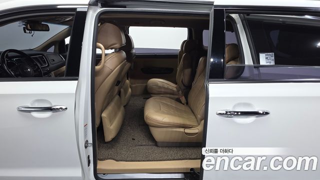 Kia Canival 2019 — photo 17