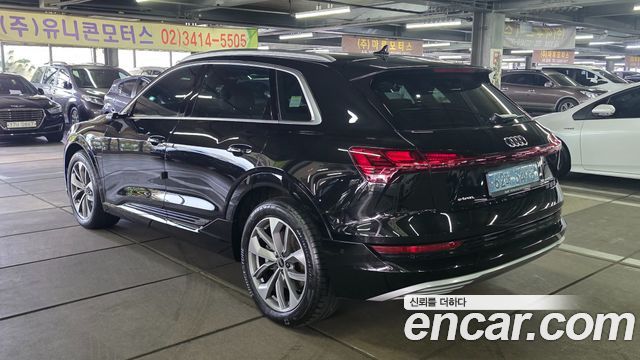 Audi e-tron 2023 — photo 2
