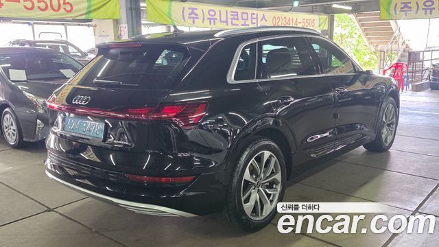Audi e-tron 2023 — photo 4