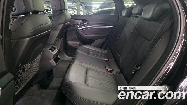 Audi e-tron 2023 — photo 6
