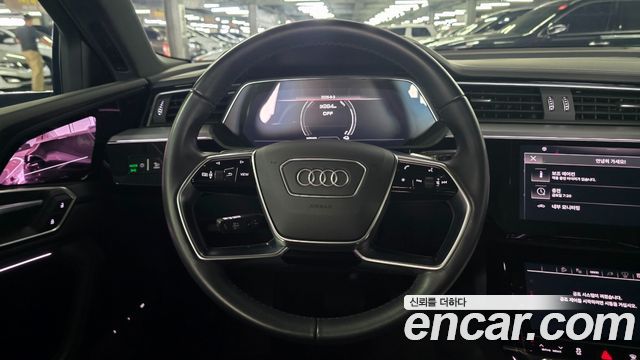 Audi e-tron 2023 — photo 8