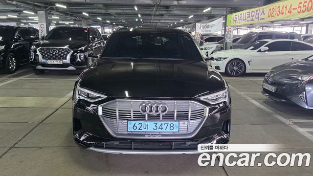 Audi e-tron 2023 — photo 18