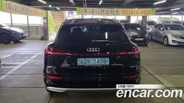 Audi e-tron 2023 — photo 19