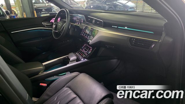 Audi e-tron 2023 — photo 20