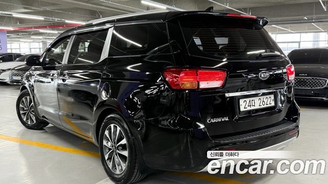 Kia Canival 2015 — photo 5