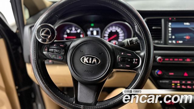 Kia Canival 2015 — photo 13