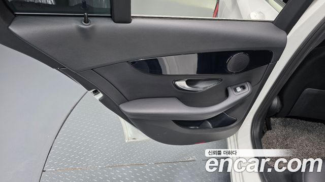 Mercedes-Benz C-Class 2016 — photo 15