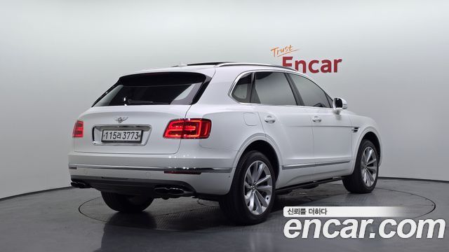 Bentley Bentayga 2020 — photo 2