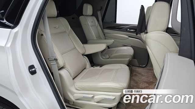 Cadillac Escalade 2021 — photo 17