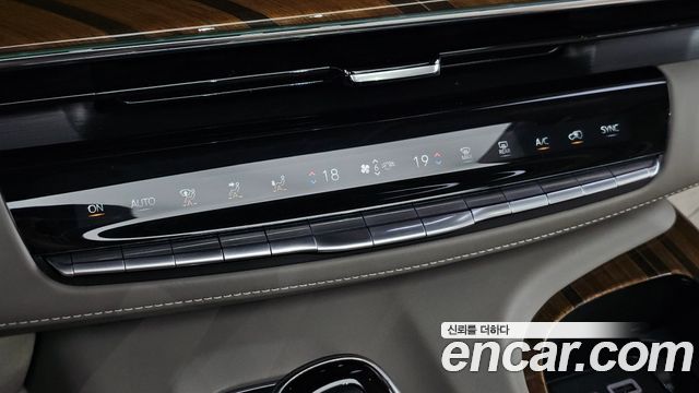 Cadillac Escalade 2021 — photo 31