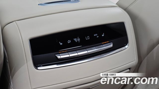 Cadillac Escalade 2021 — photo 36