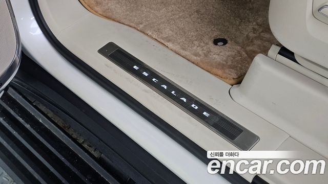 Cadillac Escalade 2021 — photo 42