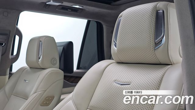 Cadillac Escalade 2021 — photo 44