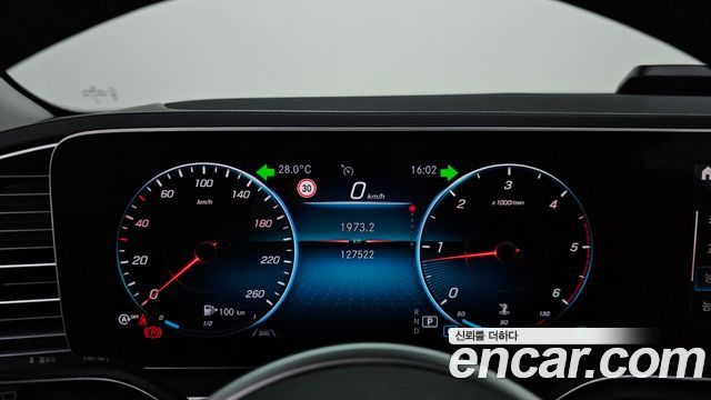 Mercedes-Benz GLE-Class 2020 — photo 11