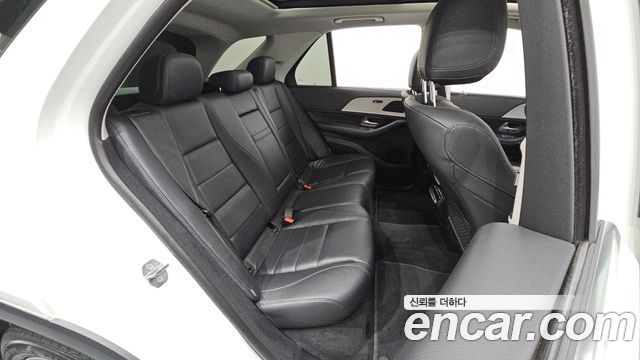 Mercedes-Benz GLE-Class 2020 — photo 17