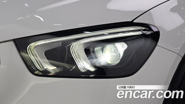 Mercedes-Benz GLE-Class 2020 — photo 8