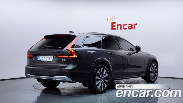 Volvo V90 2023 — photo 2