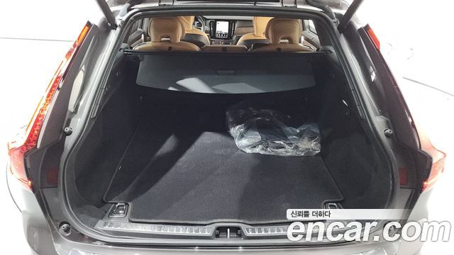 Volvo V90 2023 — photo 26