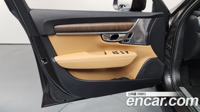 Volvo V90 2023 — photo 14