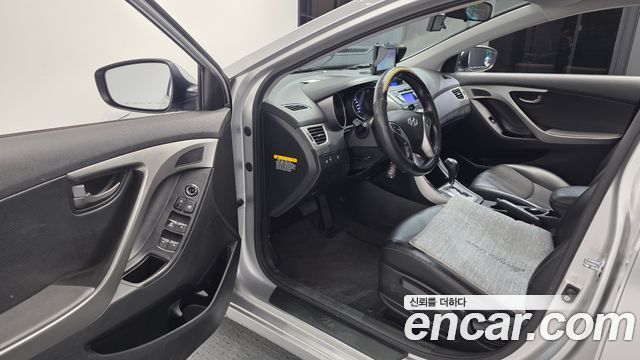 Hyundai AVANTE 2013 — photo 10