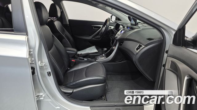 Hyundai AVANTE 2013 — photo 11