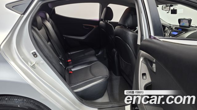Hyundai AVANTE 2013 — photo 12