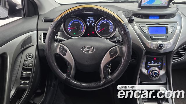 Hyundai AVANTE 2013 — photo 13