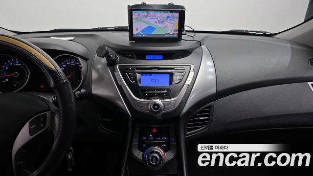 Hyundai AVANTE 2013 — photo 15