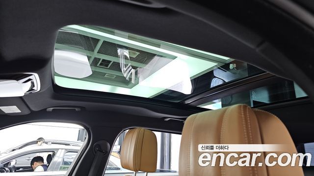 Land Rover Range Rover Velar 2018 — photo 18