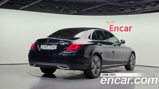 Mercedes-Benz C-Class 2019 — photo 2