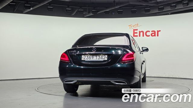 Mercedes-Benz C-Class 2019 — photo 4