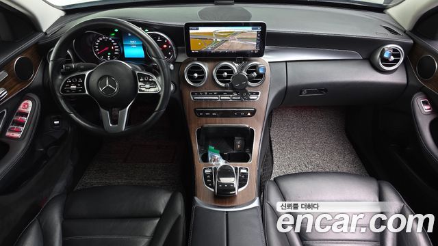 Mercedes-Benz C-Class 2019 — photo 10