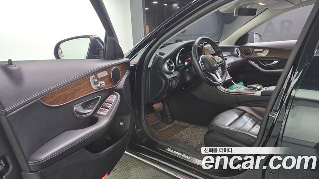 Mercedes-Benz C-Class 2019 — photo 13