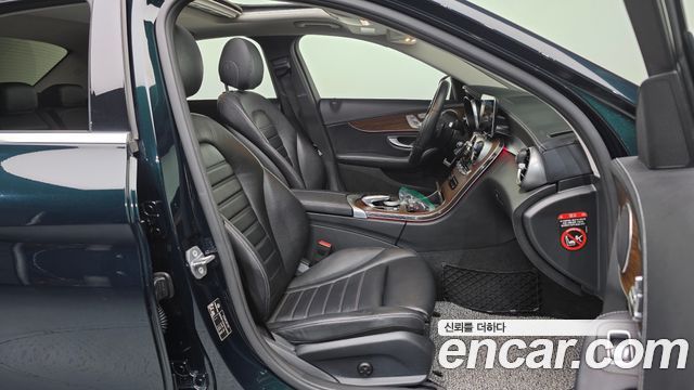 Mercedes-Benz C-Class 2019 — photo 17